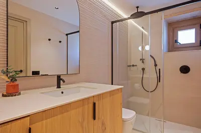 Un baño de Luderna - Apartamento con jardín Crabera