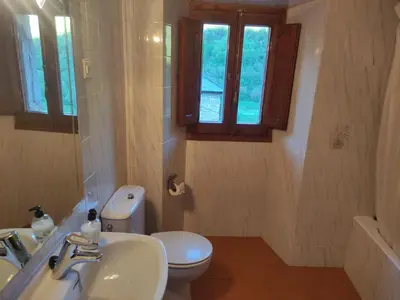 Un baño de Centro Torla-Ordesa 5pax Apto Miguel
