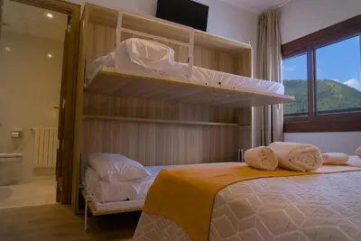 Cama o camas de una habitación en Hotel Boltaña Ordesa
