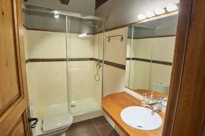 Un baño de PRECIOSA CASA, NAUT ARAN, ALTO ARAN, GESSA, A 4 KM DE BAQUEIRA, 212 M2 wifi