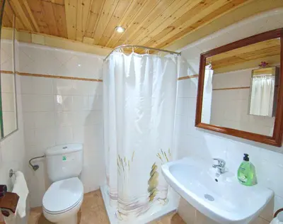 Un baño de Apartament MACABEU CIM apartaments