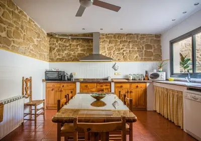 Una cocina o zona de cocina en Cal Tomas, Ecoturisme Terra Alta