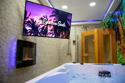 Un baño de APARTAMENTO ESTRELLA SAUNA SPa JACUZZI