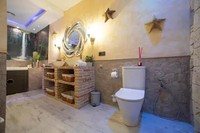 Un baño de APARTAMENTO ESTRELLA SAUNA SPa JACUZZI