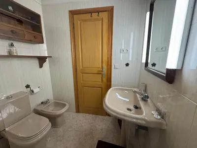 Un baño de B15 - Ático Los Copos - Villmor