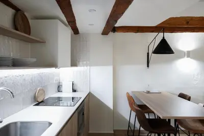 Una cocina o zona de cocina en Apartaments la Rambla - Licorella - 4 persones