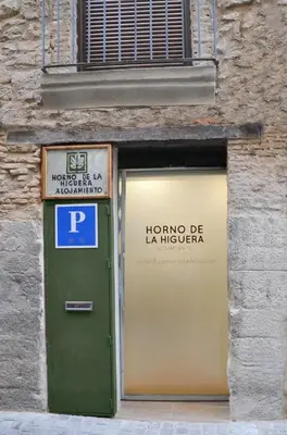 Certificado, premio, señal o documento que está expuesto en Horno de la Higuera Alojamiento