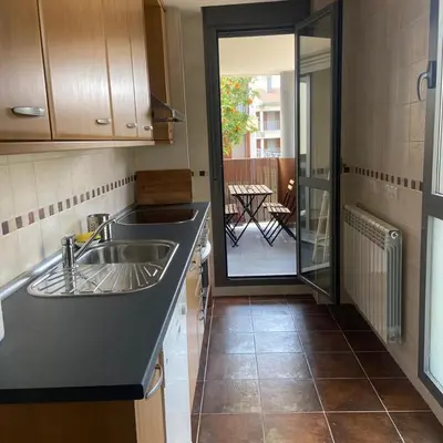Una cocina o zona de cocina en Apartamento Pirineos, Urb Las Margas Golf