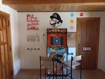 Una televisión o centro de entretenimiento en Parada de Txambonet 2