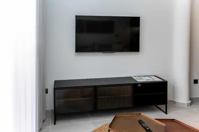 Una televisión o centro de entretenimiento en MOCHO-RURAL-HOME LONJA B