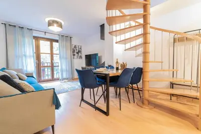 Zona de estar de LOIRA CASA SANCHINES: Cálido dúplex en Benasque