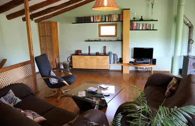 Una televisión o centro de entretenimiento en B&B Casa Rural Mas de las Tapias