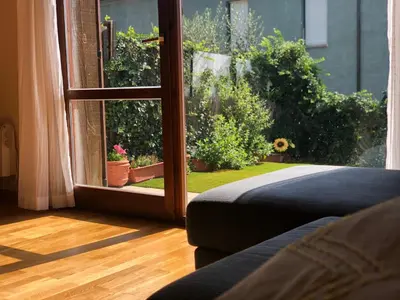Zona de estar de Casa adosada familiar con jardín y piscina
