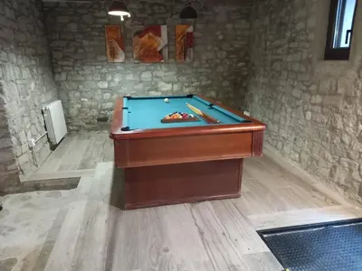 Mesa de billar en El Forn de Freixenet - Casa Rural Completa