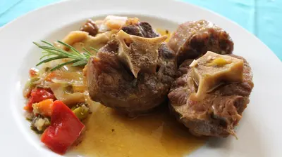 Comida en o cerca de este hotel
