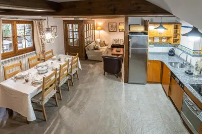 Una cocina o zona de cocina en Casa - Chalet Posets con 3 dormitorios