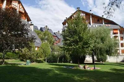 Jardín al aire libre en Acogedor apartamento con piscina compartida y opción a parking