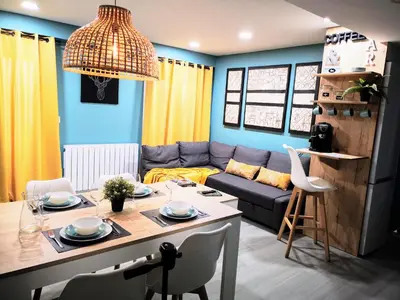Zona de estar de La balconada de la Aljafería con parking privado