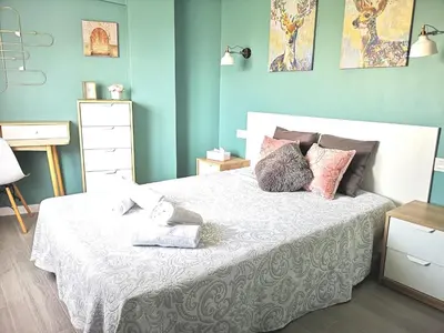 Cama o camas de una habitación en La balconada de la Aljafería con parking privado