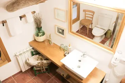 Un baño de LA MIMBRERA