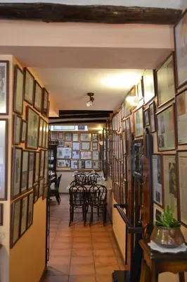 Un restaurante o sitio para comer en Hostal Santa Agueda