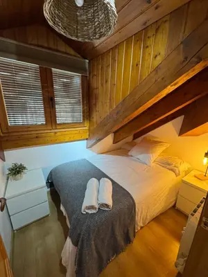 Cama o camas de una habitación en CAL DOMÈNEC RIALP - Dúplex con encanto - Se admiten mascotas