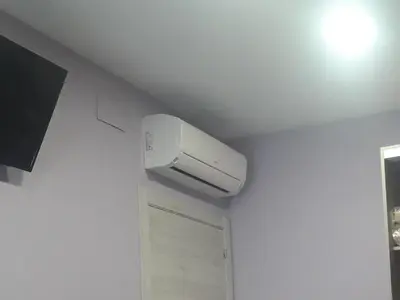 Una televisión o centro de entretenimiento en Apartamentos Hiberus Flumen