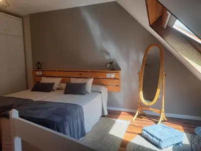 Cama o camas de una habitación en Acogedor y cálido apartamento con vistas a la montaña