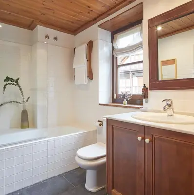 Un baño de Val de Ruda Luxe 67 by FeelFree Rentals