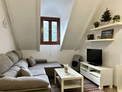 Una televisión o centro de entretenimiento en Locky · Espacio y Exclusividad ❅ Pirineos360 ❅