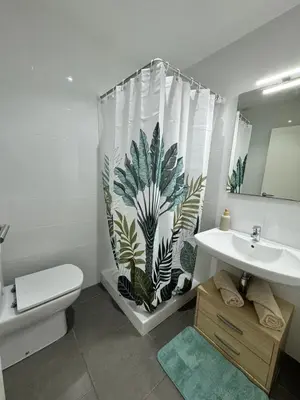 Un baño de APARTAMENTO ROMELIA 1ºa