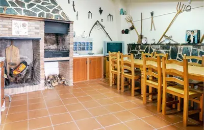 Una cocina o zona de cocina en 2 Bedroom Beautiful Home In Montalbán