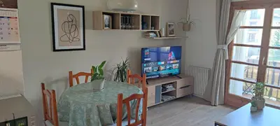 Una televisión o centro de entretenimiento en Apartamento en Benasque
