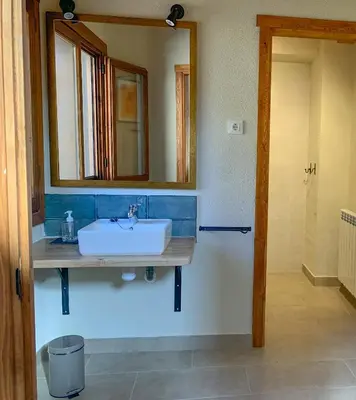 Un baño de Balcón de Pineta