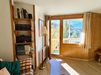 Biblioteca en el apartamento