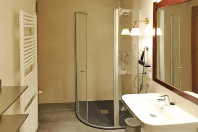 Un baño de Chardín de Llis-Apartamentos Chardins