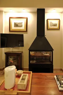 Una televisión o centro de entretenimiento en Chardín de Llis-Apartamentos Chardins