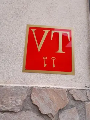 Certificado, premio, señal o documento que está expuesto en Casa Limón UVT01106
