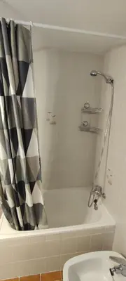 Un baño de Apartamento en zona céntrica y tranquila.