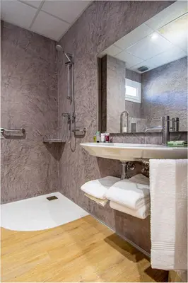 Un baño de HOTEL JAUME D'URGELL
