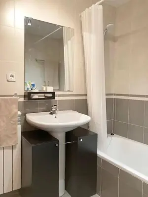 Un baño de Tarmañones l VISTAS l WIFI l GARAJE l TRASTERO