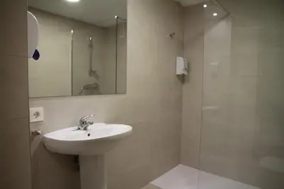 Un baño de Pensión Acella