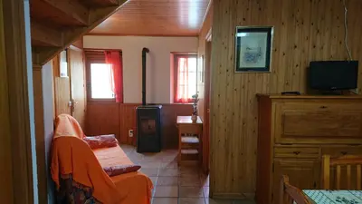 Una televisión o centro de entretenimiento en Les Llucanes