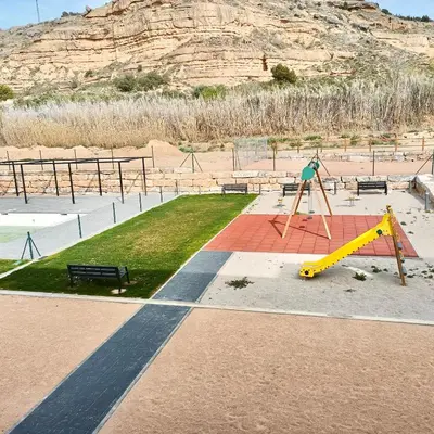 Zona de juegos infantil en Precioso Piso Monzón Terraza, PARKING,PISCINA,zona de juegos