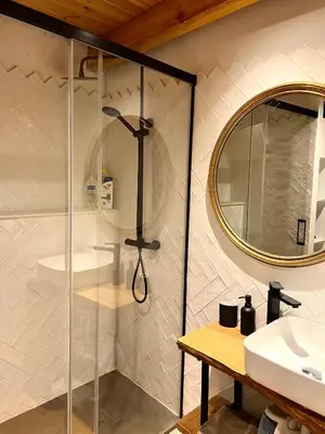 Un baño de Casa Sinera - L'Amfitriona