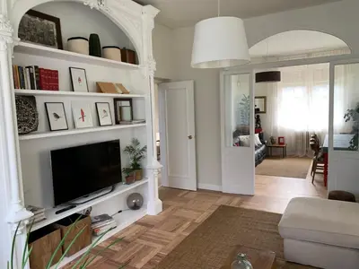 Una televisión o centro de entretenimiento en Villa Media Luna
