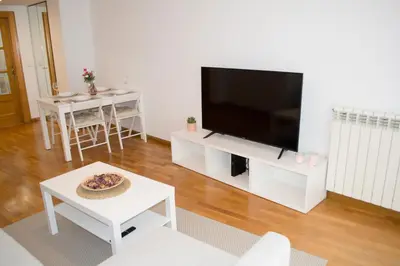 Una televisión o centro de entretenimiento en Apartamenticos Torrenueva I