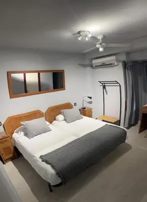 Cama o camas de una habitación en Hostal Arenal