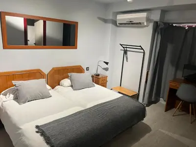 Cama o camas de una habitación en Hostal Arenal
