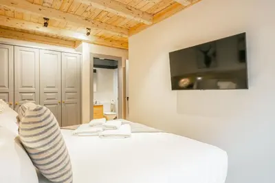 Una televisión o centro de entretenimiento en Luderna - Apartamento Val de Ruda B65 Liat